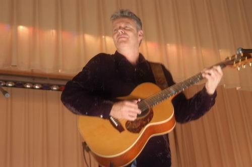 Tommy Emmanuel at Unknown Venue Somewhere, US on June 24, 2003 &mdash; concert photo by Wayne Dennon