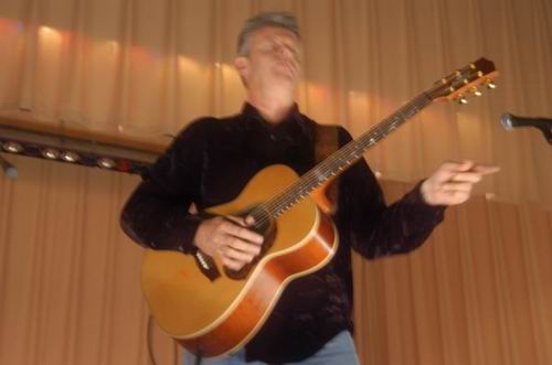 Tommy Emmanuel at Unknown Venue Somewhere, US on June 24, 2003 &mdash; concert photo by Wayne Dennon