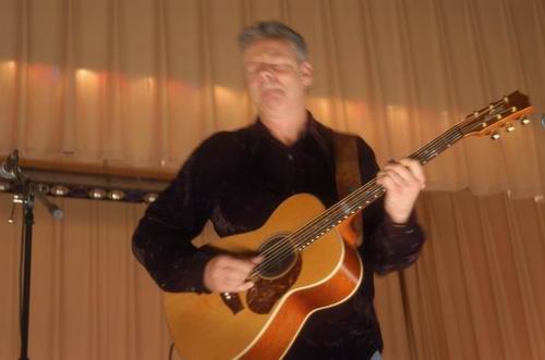 Tommy Emmanuel at Unknown Venue Somewhere, US on June 24, 2003 &mdash; concert photo by Wayne Dennon