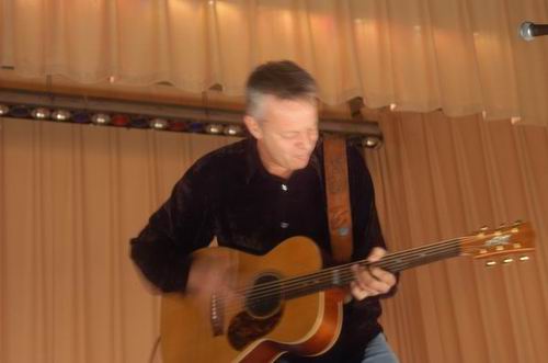 Tommy Emmanuel at Unknown Venue Somewhere, US on June 24, 2003 &mdash; concert photo by Wayne Dennon