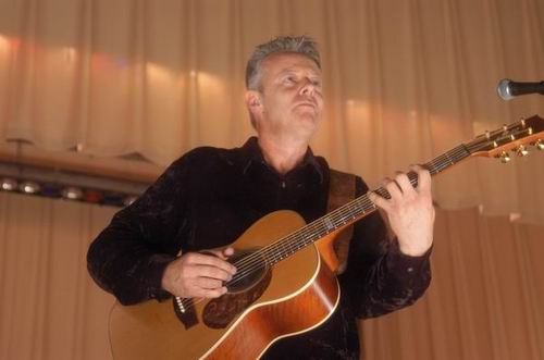 Tommy Emmanuel at Unknown Venue Somewhere, US on June 24, 2003 &mdash; concert photo by Wayne Dennon