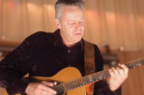 Tommy Emmanuel at Unknown Venue Somewhere, US on June 24, 2003 &mdash; concert photo by Wayne Dennon