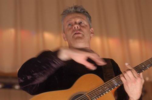 Tommy Emmanuel at Unknown Venue Somewhere, US on June 24, 2003 &mdash; concert photo by Wayne Dennon