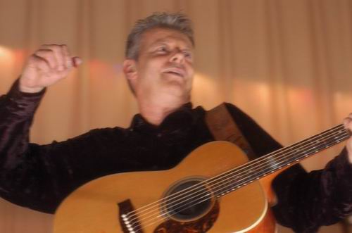 Tommy Emmanuel at Unknown Venue Somewhere, US on June 24, 2003 &mdash; concert photo by Wayne Dennon