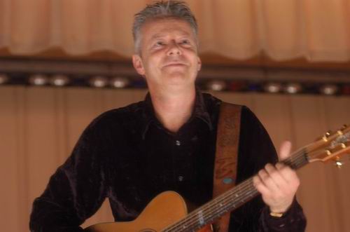 Tommy Emmanuel at Unknown Venue Somewhere, US on June 24, 2003 &mdash; concert photo by Wayne Dennon