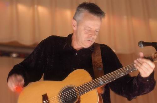 Tommy Emmanuel at Unknown Venue Somewhere, US on June 24, 2003 &mdash; concert photo by Wayne Dennon