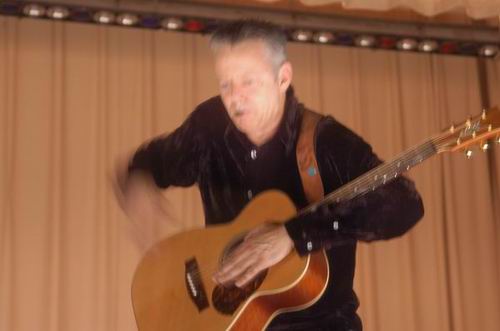 Tommy Emmanuel at Unknown Venue Somewhere, US on June 24, 2003 &mdash; concert photo by Wayne Dennon
