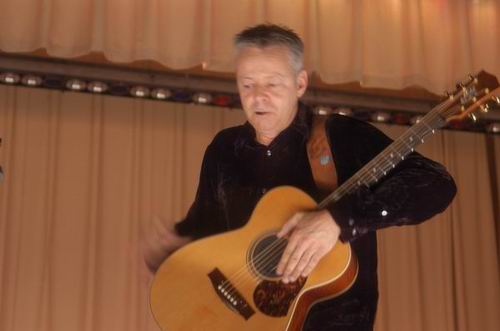 Tommy Emmanuel at Unknown Venue Somewhere, US on June 24, 2003 &mdash; concert photo by Wayne Dennon