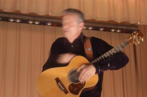 Tommy Emmanuel at Unknown Venue Somewhere, US on June 24, 2003 &mdash; concert photo by Wayne Dennon