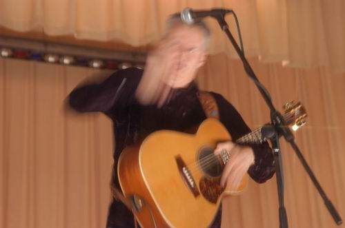 Tommy Emmanuel at Unknown Venue Somewhere, US on June 24, 2003 &mdash; concert photo by Wayne Dennon