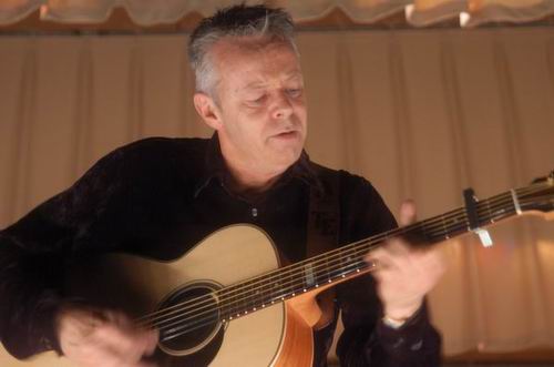 Tommy Emmanuel at Unknown Venue Somewhere, US on June 24, 2003 &mdash; concert photo by Wayne Dennon