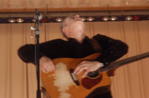 Tommy Emmanuel at Unknown Venue Somewhere, US on June 24, 2003 &mdash; concert photo by Wayne Dennon