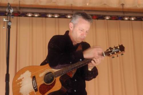Tommy Emmanuel at Unknown Venue Somewhere, US on June 24, 2003 &mdash; concert photo by Wayne Dennon
