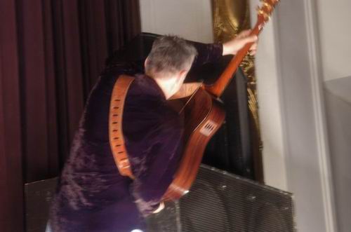 Tommy Emmanuel at Unknown Venue Somewhere, US on June 24, 2003 &mdash; concert photo by Wayne Dennon