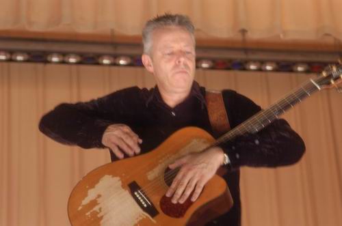 Tommy Emmanuel at Unknown Venue Somewhere, US on June 24, 2003 &mdash; concert photo by Wayne Dennon