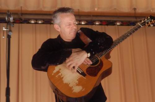 Tommy Emmanuel at Unknown Venue Somewhere, US on June 24, 2003 &mdash; concert photo by Wayne Dennon
