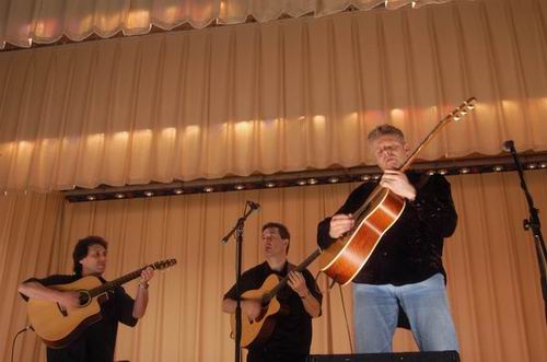 Tommy Emmanuel at Unknown Venue Somewhere, US on June 24, 2003 &mdash; concert photo by Wayne Dennon