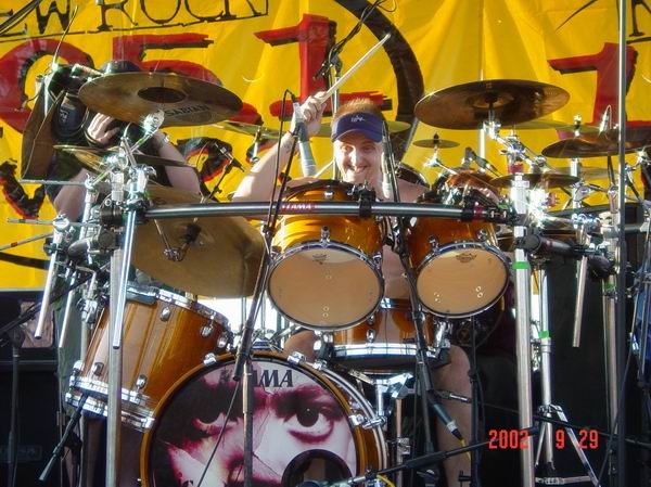Flaw at Waterfront Park Louisville, KY on September 29, 2002 &mdash; concert photo by Wayne Dennon