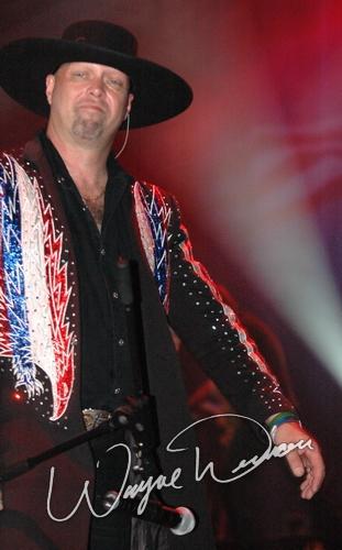 Montgomery Gentry concert photo by Wayne Dennon