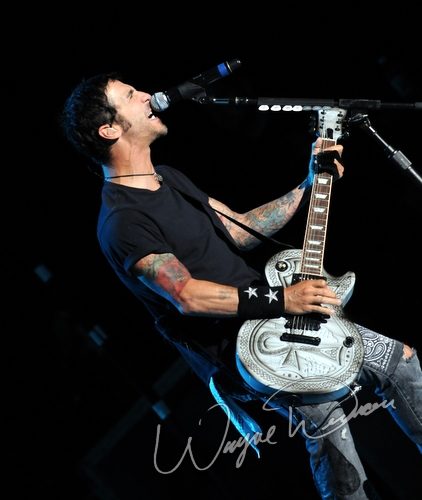 Godsmack concert photo by Wayne Dennon