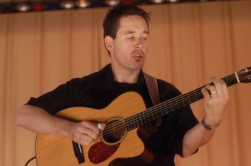 Pete Huttlinger at Unknown Venue Somewhere, US on June 24, 2003 &mdash; concert photo by Wayne Dennon
