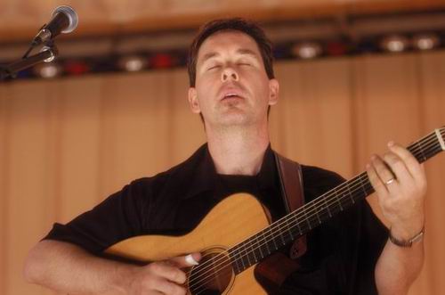 Pete Huttlinger at Unknown Venue Somewhere, US on June 24, 2003 &mdash; concert photo by Wayne Dennon
