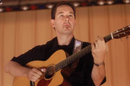 Pete Huttlinger at Unknown Venue Somewhere, US on June 24, 2003 &mdash; concert photo by Wayne Dennon