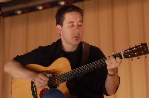 Pete Huttlinger at Unknown Venue Somewhere, US on June 24, 2003 &mdash; concert photo by Wayne Dennon