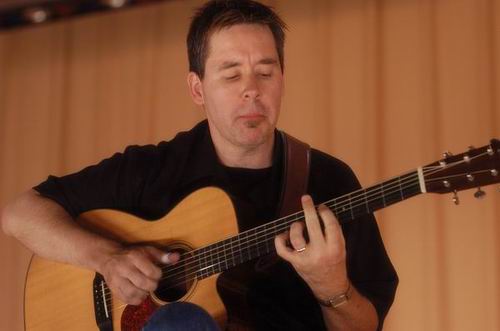 Pete Huttlinger at Unknown Venue Somewhere, US on June 24, 2003 &mdash; concert photo by Wayne Dennon