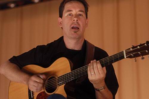 Pete Huttlinger at Unknown Venue Somewhere, US on June 24, 2003 &mdash; concert photo by Wayne Dennon