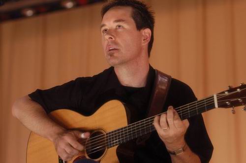 Pete Huttlinger at Unknown Venue Somewhere, US on June 24, 2003 &mdash; concert photo by Wayne Dennon