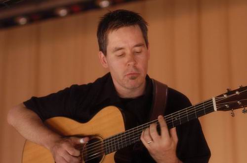 Pete Huttlinger at Unknown Venue Somewhere, US on June 24, 2003 &mdash; concert photo by Wayne Dennon