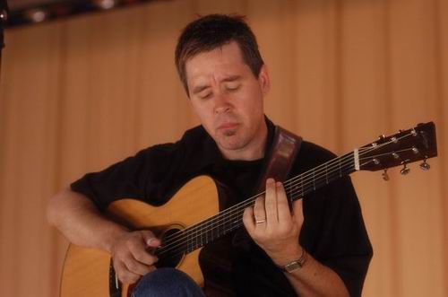 Pete Huttlinger at Unknown Venue Somewhere, US on June 24, 2003 &mdash; concert photo by Wayne Dennon