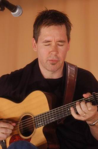 Pete Huttlinger at Unknown Venue Somewhere, US on June 24, 2003 &mdash; concert photo by Wayne Dennon