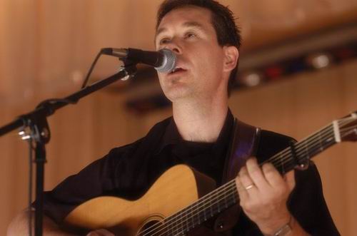 Pete Huttlinger at Unknown Venue Somewhere, US on June 24, 2003 &mdash; concert photo by Wayne Dennon